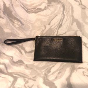 🖤 Black Michael Kors Wristlet 🖤